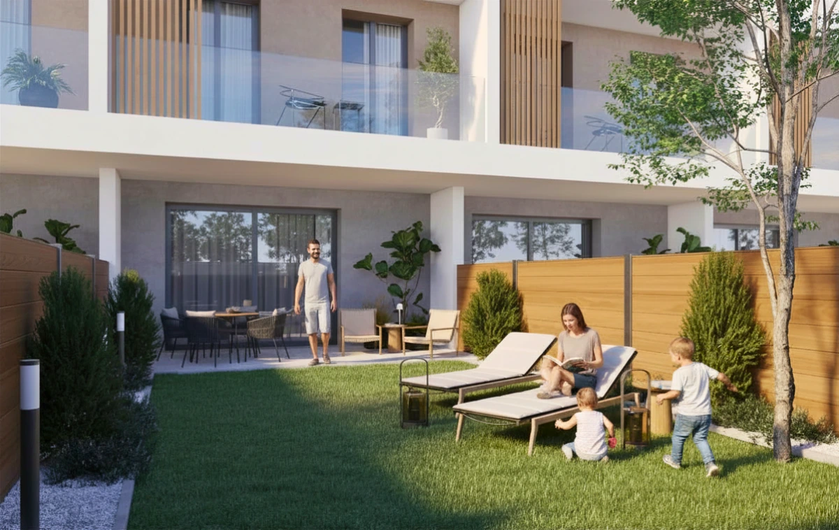 Famiglia con bambini nel giardino privato — EcoVille Leonardo